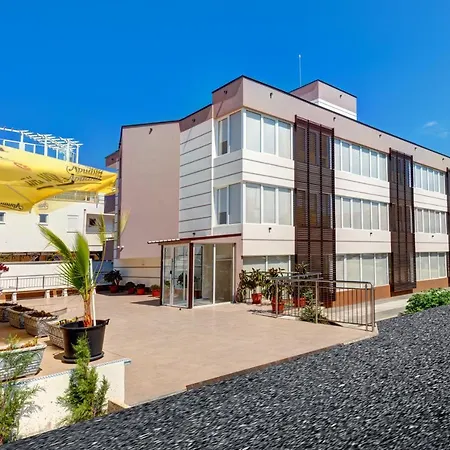Sunny Hotel
